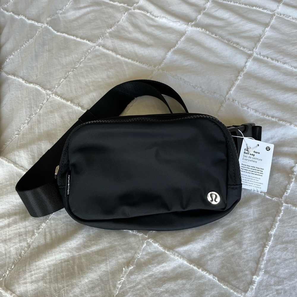 NWT Lululemon Everywhere Belt Bag - Black